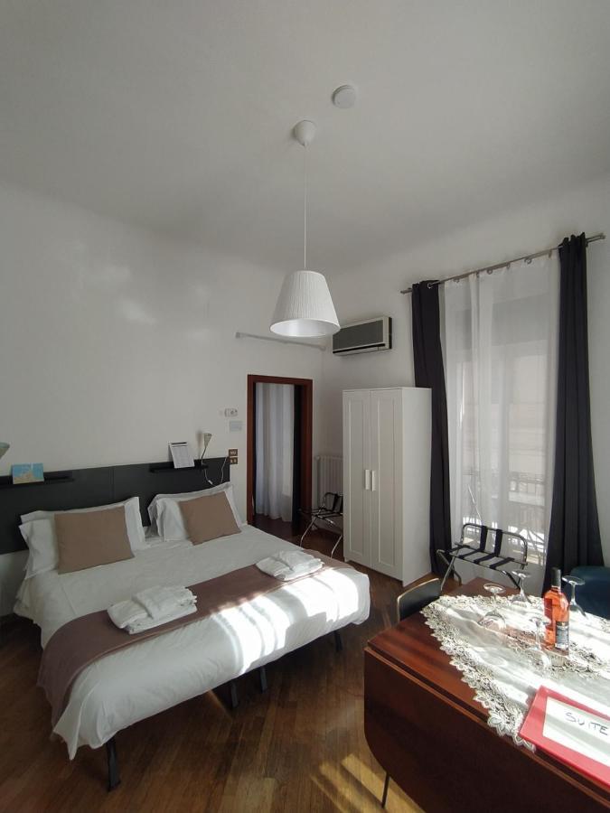 Hotel Domus Nikolai Bari Exterior foto